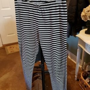 Girls Cat & Jack Blk/Wte stripped leggings sz10/12